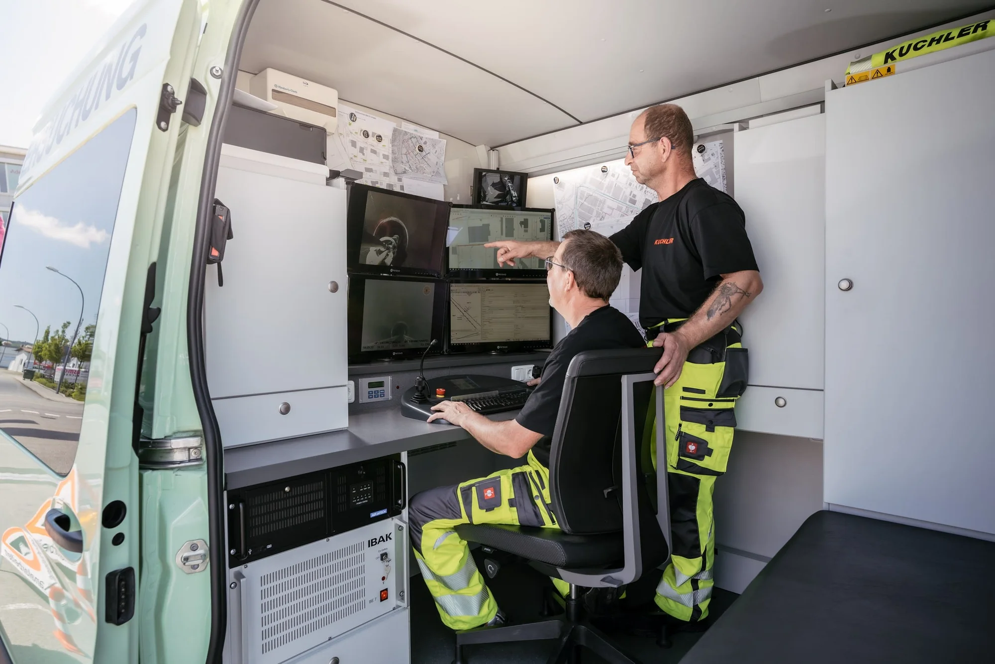 Saugbagger Leverkusen bei Saugarbeiten im Einsatz