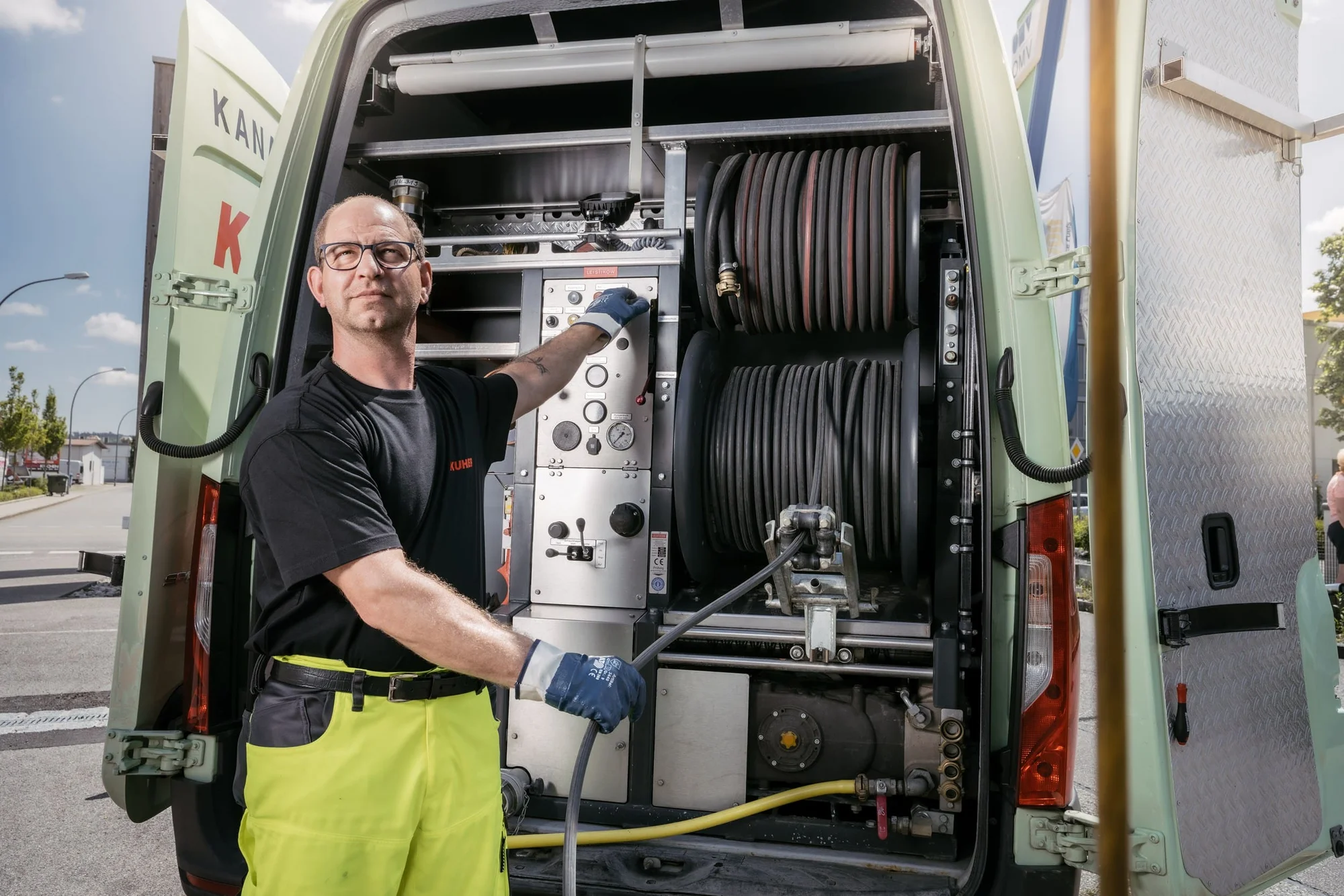 Saugbaggerarbeiten mit Saugbagger in Leverkusen